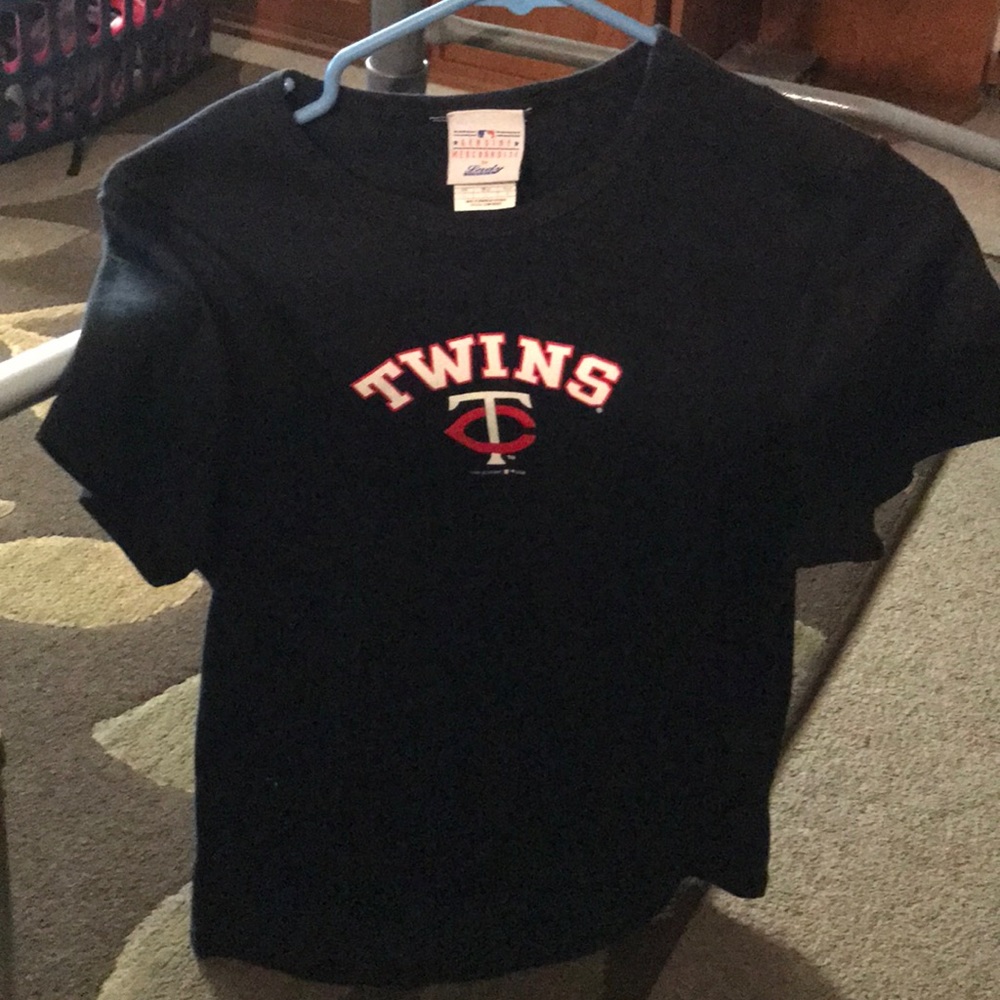 😊 Lady’s Large Minnesota Twin’s T-Shirt